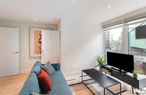 Elephant and Castle Apartment | Sleek and Modern 2-BR 1 mile to Borough Market