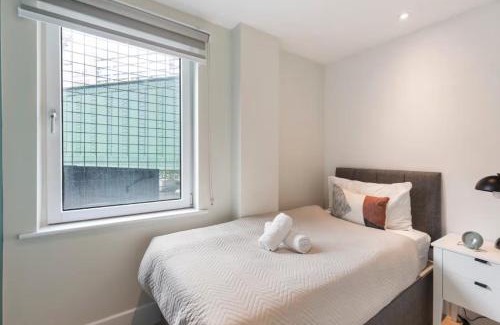 Elephant and Castle Apartment | Sleek and Modern 2-BR 1 mile to Borough Market