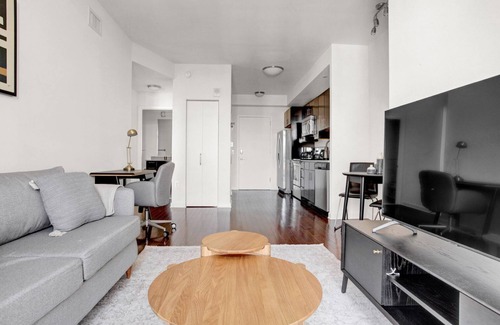 Woodmont Triangle Apartment | Sleek Bethesda Bainbridge 1BR w/Concierge, Gym, W/D, walk to Metro, by Blueground