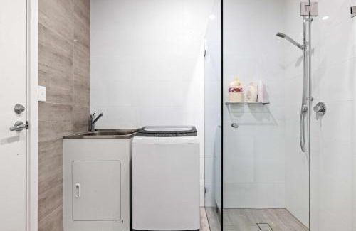 Revesby House | Sleek & Comfortable Double Room at Revesby with Shared Amenities