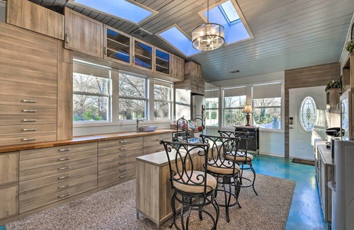 Fayetteville House | Sleek Fayetteville Home < 1 Mi to City Center