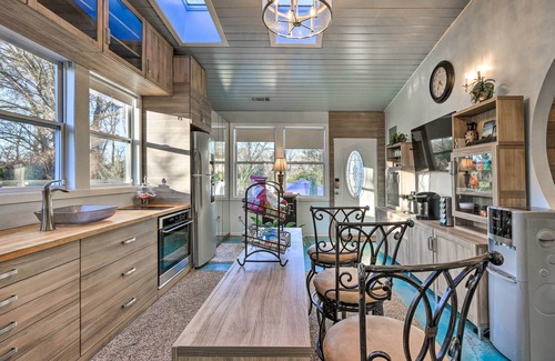 Fayetteville House | Sleek Fayetteville Home < 1 Mi to City Center