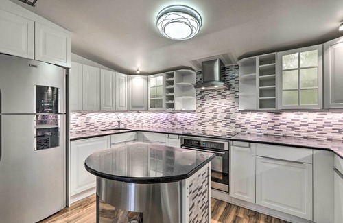 Fayetteville House | Sleek Fayetteville Home < 1 Mi to City Center