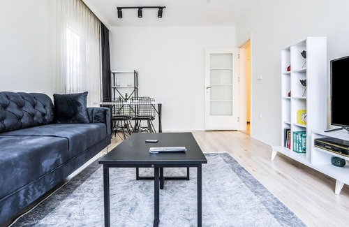 Pendik District Apartment | Sleek Flat with Tuzla Balcony