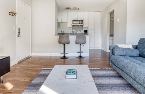 Foster City Apartment | Sleek Foster City Studio w/ Pool, W/D, Gym, near highways, by Blueground