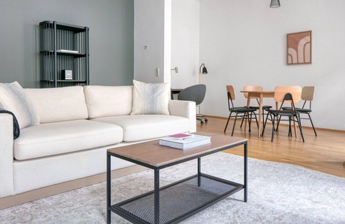 Hernals Apartment | Sleek Hernals 1BR w/ Elevator, near Lidlpark & S-Bahn, by Blueground