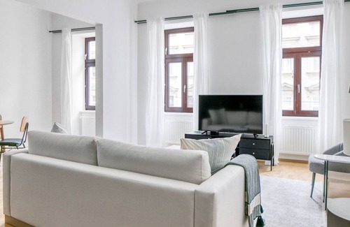 Hernals Apartment | Sleek Hernals 1BR w/ Elevator, near Lidlpark & S-Bahn, by Blueground