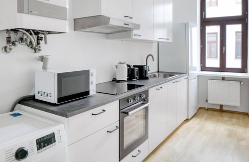 Hernals Apartment | Sleek Hernals 1BR w/ Elevator, near Lidlpark & S-Bahn, by Blueground