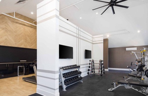 West Highland Apartment | Sleek Highland 1BR w/ Roof, Gym & W/D, near Highland Park, by Blueground