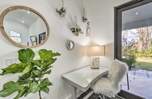 Port Charlotte House | Sleek Home with Kayak about 4 Mi to Harbor!