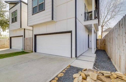 Garden Oaks House | Sleek Home with Screened Patio and Yard in Houston!