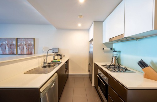 Alexandria Apartment | Sleek Inner-City Getaway in Prime Location