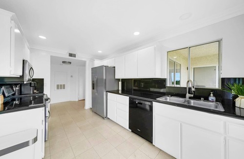Monarch Beach Condo | Sleek & Modern! Ocean Views! Walk to Beach! Pool & Patio! STR23-0052