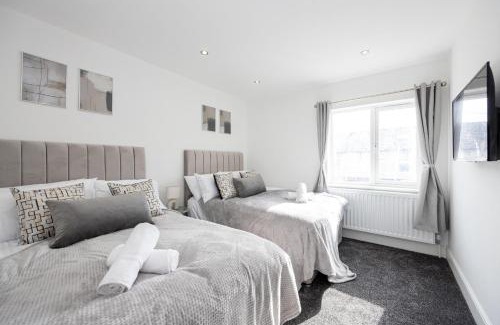 Bolton House | Sleek Retreat Modern Home with Games Room and Home Cinema Lounge-Sleeps 8