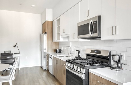 Silver Lake Apartment | Sleek Silverlake 1BR w/W/D & Roof, nr 5 & 10 freeways, by Blueground