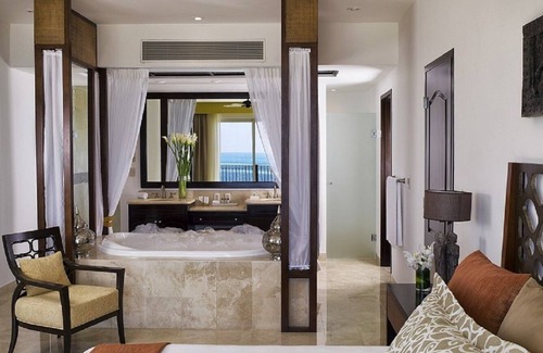 Playa Mujeres Resort | Sleek Sophistication: Experience Luxury in a 3 Bedroom Loft, Villa del Palmar