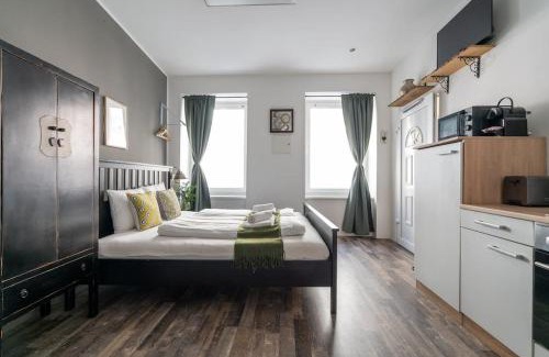 Weißgerber Apartment | Sleek Studio by City Center by HM