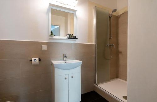 Weißgerber Apartment | Sleek Studio by City Center by HM