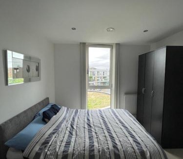 Greenwich Apartment | Sleek & Sunny 1BD Flat Near Greenwhich - Deptford!