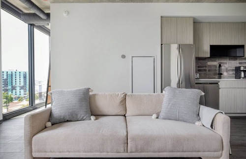Near West Side Apartment | Sleek West Loop 1BR w/Dog Run & Gym, nr Union Park, by Blueground