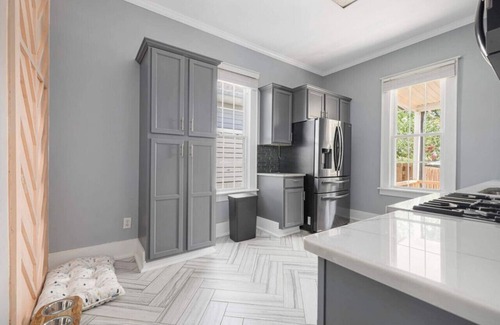 Bristol House | Sleep 10 in this historic home in state streets
