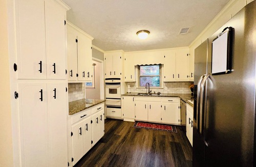 Acworth House | Sleep 10 Newly Listed Vacation Home in Acworth near many restaurants & groceries