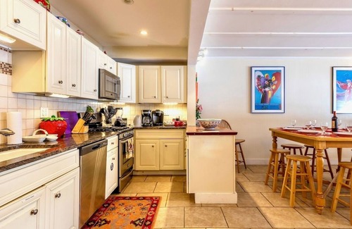 Manchester House | Sleep 20, 6BR/6BA home on #1 TripAdvisor resort - ski, pool, dogs