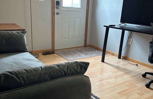 Chillicothe House | Sleep 6+ adults, new 2 Br 1 Ba adjacent to Bell Manor. Cleaning fees included!