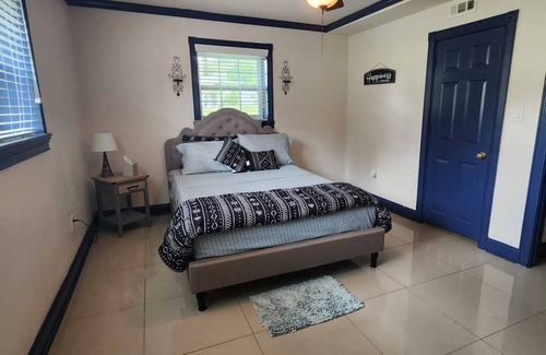 Loganville House | Sleep 8. Large house in Loganville