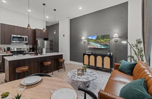 Old City Apartment | SLEEP 8 Outdoor Patio-Old City- 2 NEW Townhouses