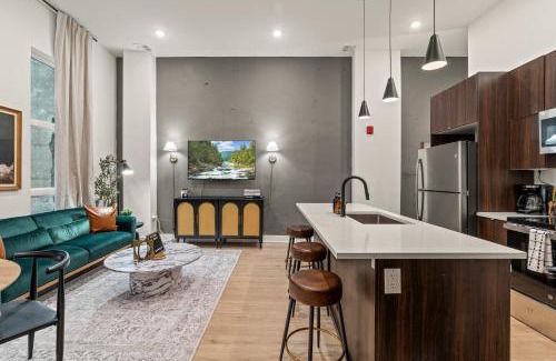 Old City Apartment | SLEEP 8 Outdoor Patio-Old City- 2 NEW Townhouses