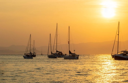 Alpes-Maritimes Boat Rental | Sleep in a Boat