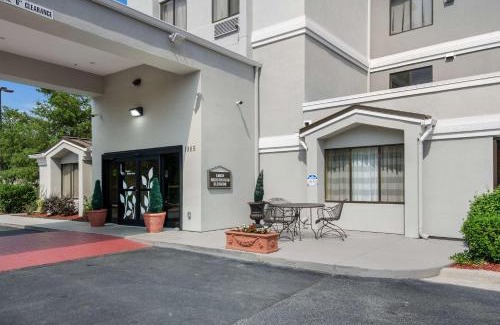 Williamsburg Square Hotel | Sleep Inn Hanes Mall