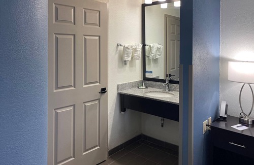 Williamsburg Square Hotel | Sleep Inn Hanes Mall