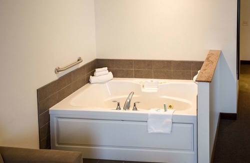 Eau Claire Hotel | Sleep Inn & Suites Conference Center Eau Claire North