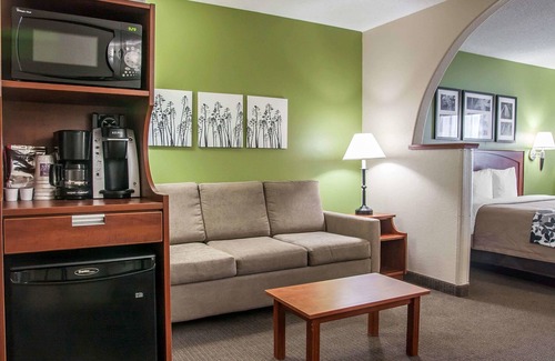 Minot Hotel | Sleep Inn & Suites Conference Center and Water Park