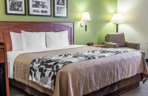 Minot Hotel | Sleep Inn & Suites Conference Center and Water Park