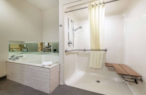 De Pere Hotel | Sleep Inn & Suites Green Bay South
