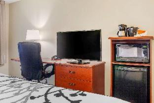 Milwaukee Hotel | Sleep Inn & Suites Milwaukee Airport