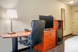 Milwaukee Hotel | Sleep Inn & Suites Milwaukee Airport