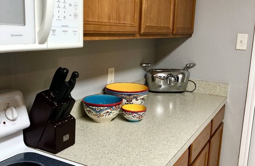 Saginaw House | Sleep like a BABY! Blackout curtains master bedroom NEW 75" TV, pets welcome