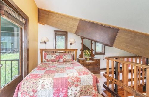 Telluride Hotel | Sleep Six in This Private Lofted Room With a Kitchenette