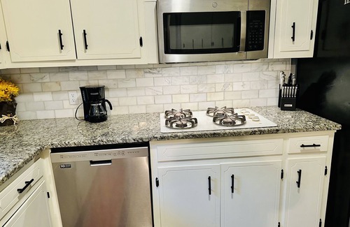 Acworth House | Sleep10Newly Reno vacation Home in Acworth!