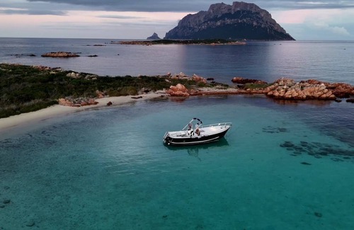 Porto San Paolo Boat Rental | Sleeping on a boat in the bay