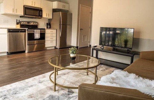 Des Moines Apartment | Sleepover: Airy 1BD/1BA - Downtown Des Moines