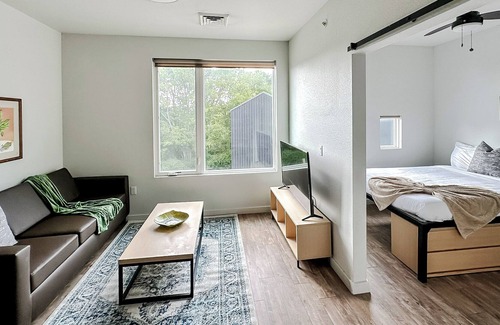 Bowling Green Apartment | Sleepover: Breathtaking 1BD/1BA - Bowling Green
