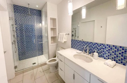 Downtown Kansas City Apartment | Sleepover: Brilliant 1BD/1BA + Gym & View - Downtown KC