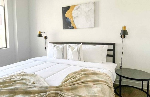 Downtown Kansas City Apartment | Sleepover: Brilliant 1BD/1BA + Gym & View - Downtown KC