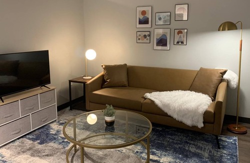 Des Moines Apartment | Sleepover: Charming 1BD/1BA - Downtown Des Moines