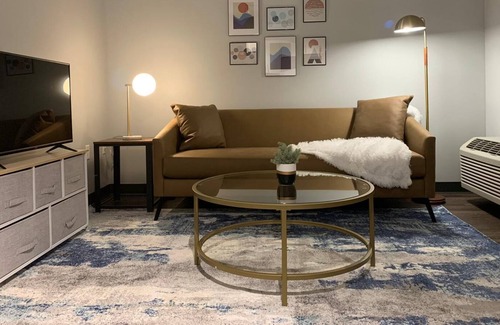 Des Moines Apartment | Sleepover: Charming 1BD/1BA - Downtown Des Moines